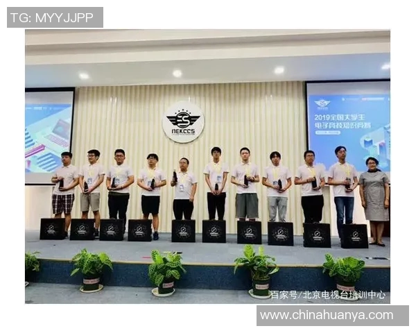 电竞数据背后的故事杨秀英与英雄联盟的奋斗与成长之路